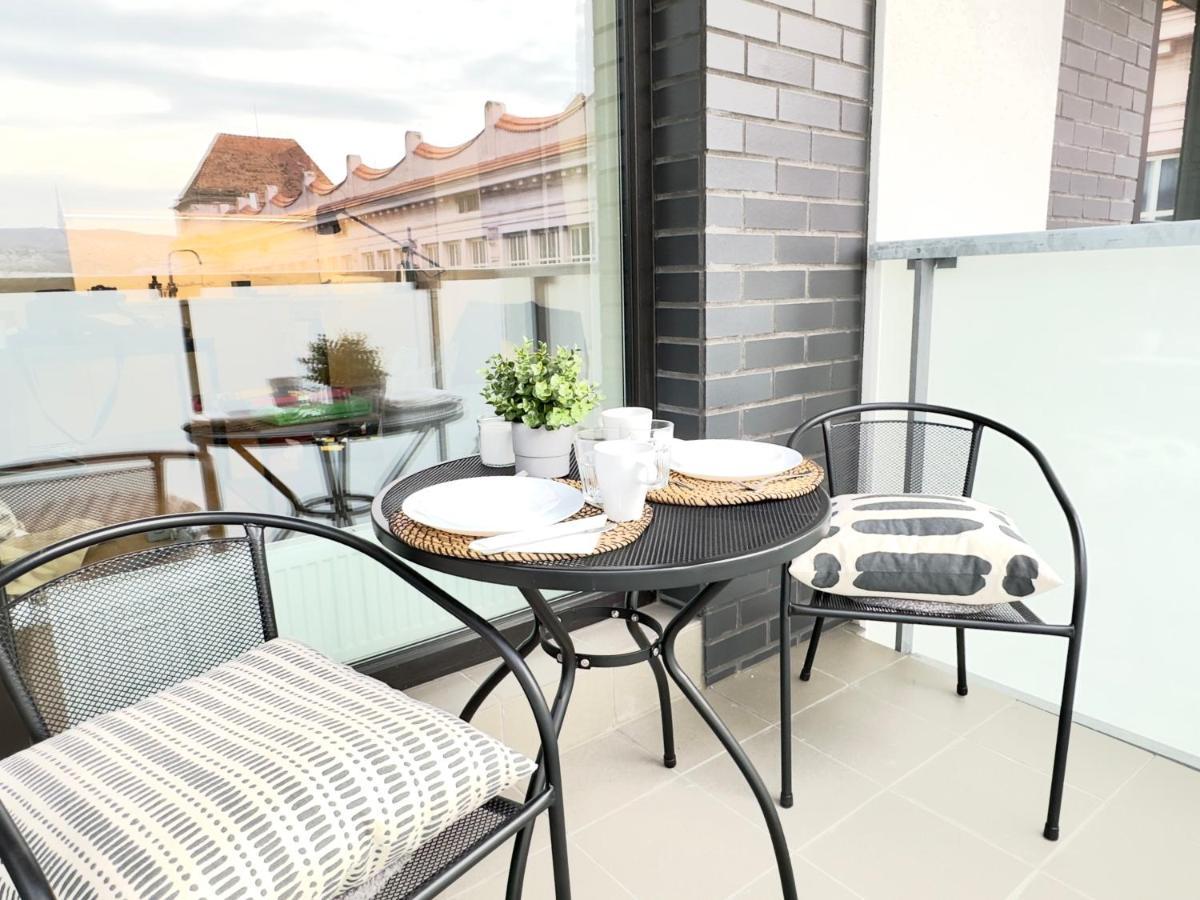 Yarn - Brand New - Free Parking - Balcony With City View - Central Shopping Mall Pressburg Exterior foto