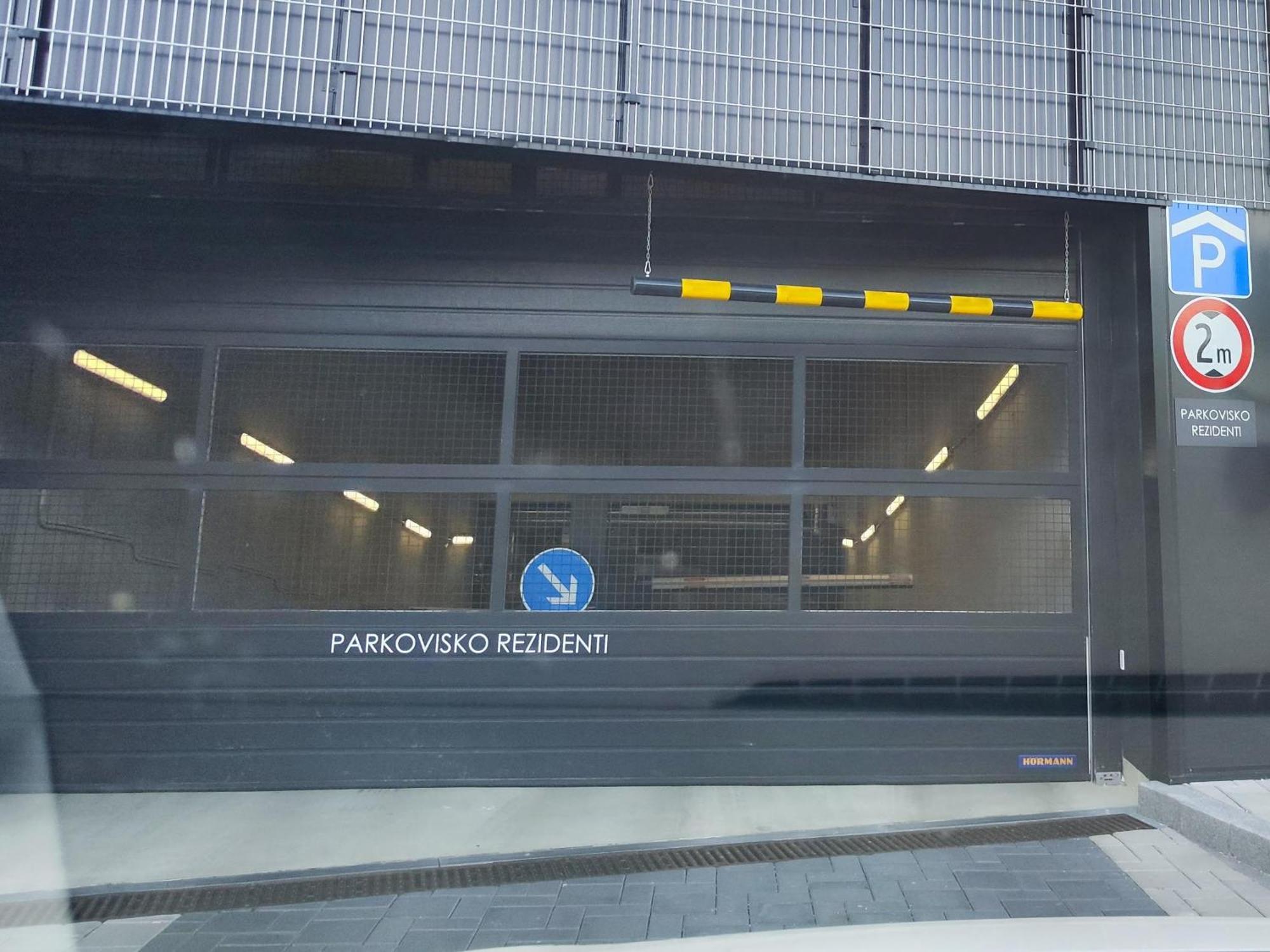 Yarn - Brand New - Free Parking - Balcony With City View - Central Shopping Mall Pressburg Exterior foto